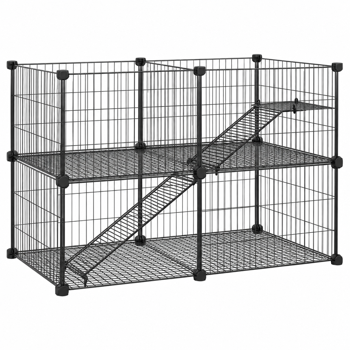 Zweistöckiges Freigehege aus schwarzen Metallgittern auf weißem Hintergrund